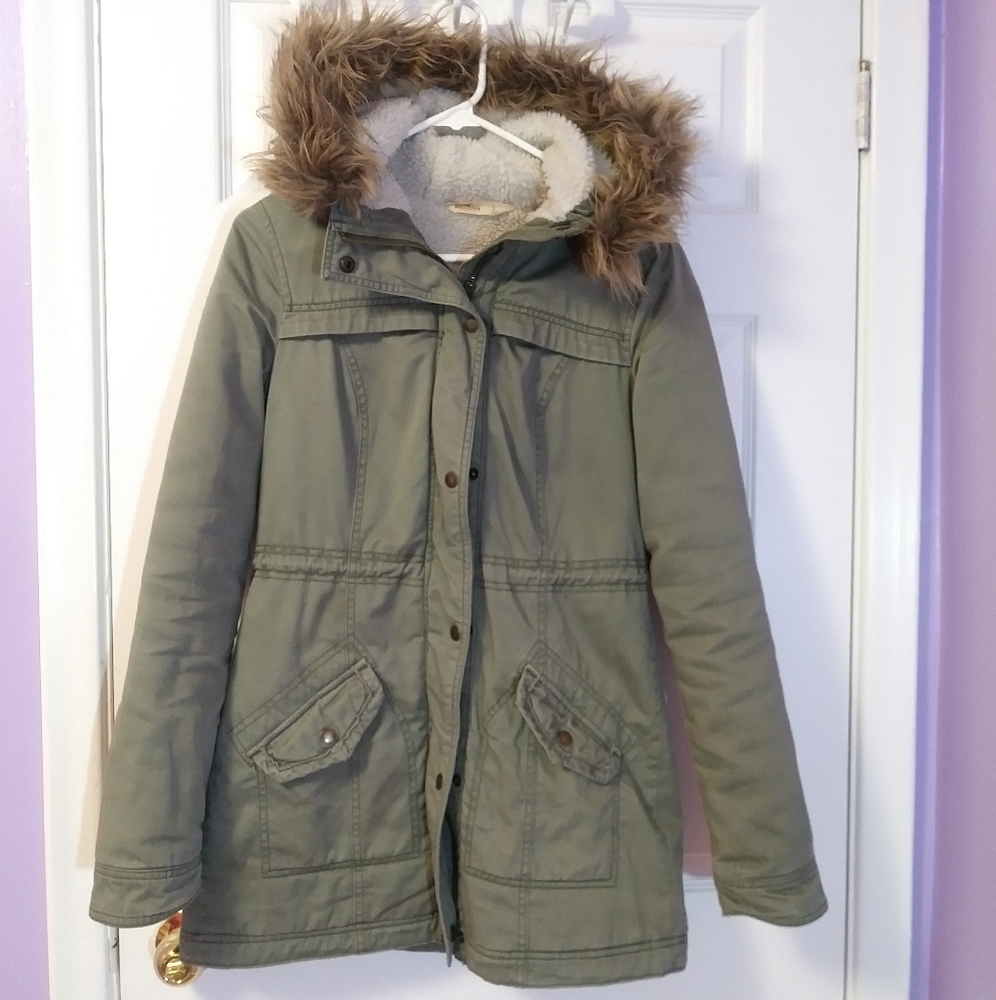 Hollister sherpa-lined army green parka
